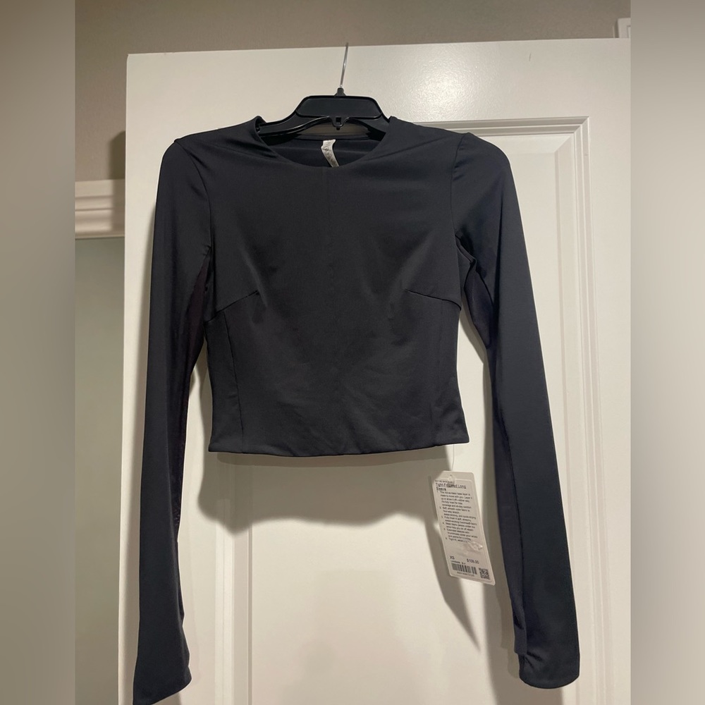 NWT Lululemon Size SM Tight Fit Long Sleeved Crop Top